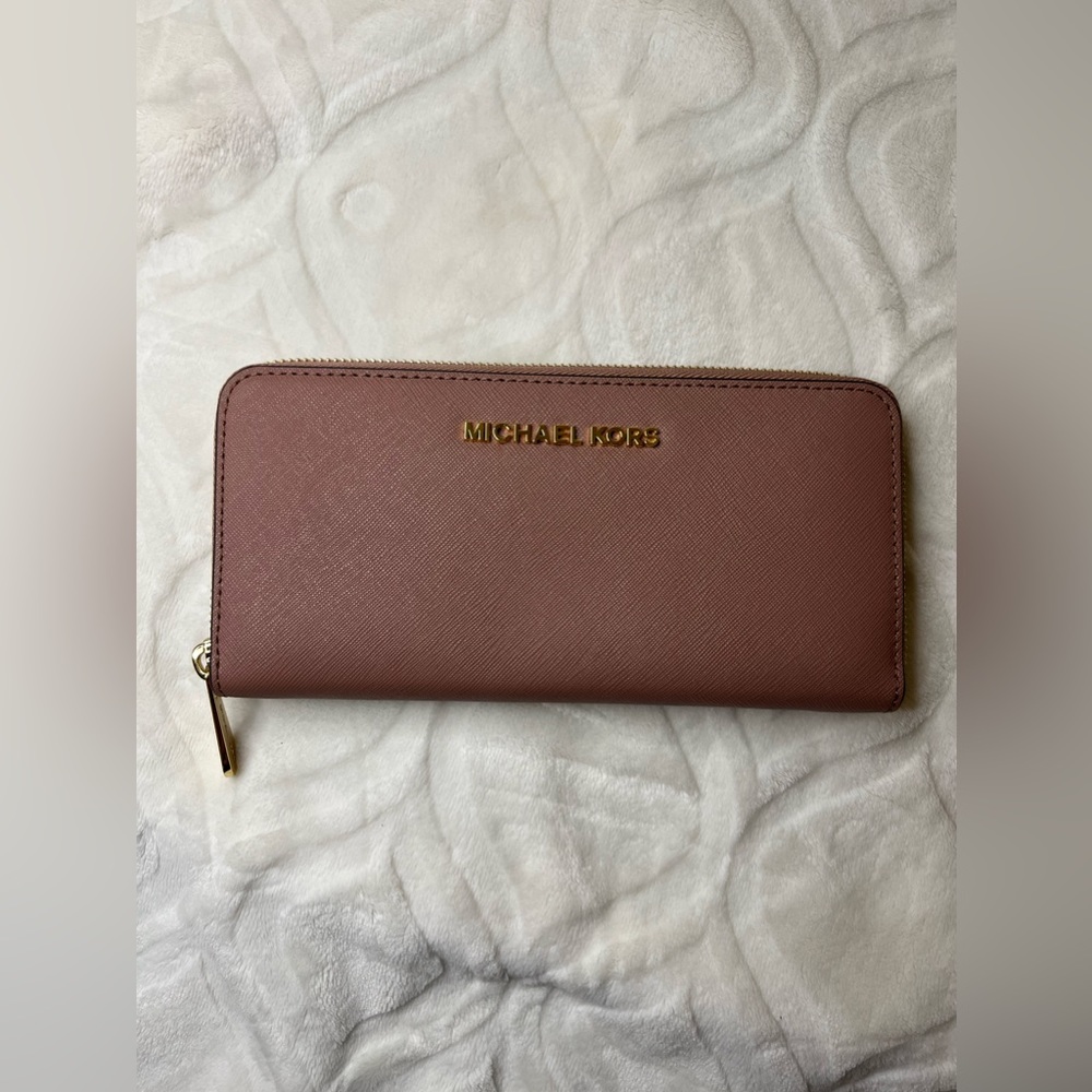 NWNT Michael Kors Large Logo wallet